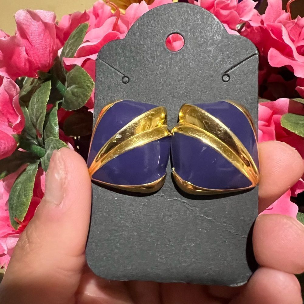 Vintage JS Gold Tone and purple Enamel pierced Earrings. JS Hallmark.